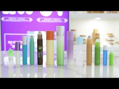 Các chai nhựa rơm rơm rỗng với rơm rơm rơm rơm